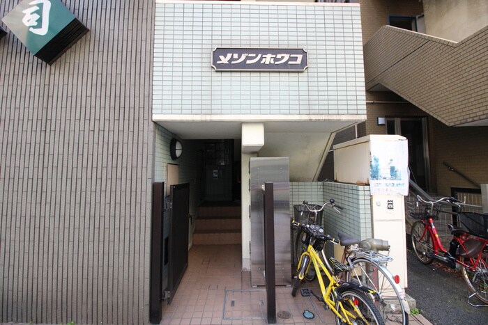 物件外観写真4　(エントランス部分)