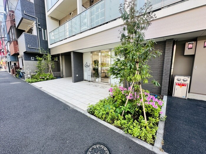 物件外観写真2　(エントランス部分)