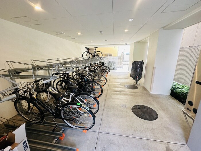 物件外観写真4　(駐輪場)