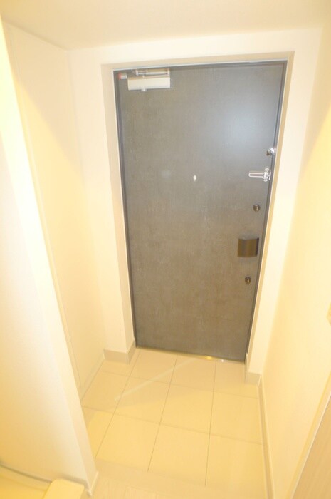 物件内観写真16　(玄関)