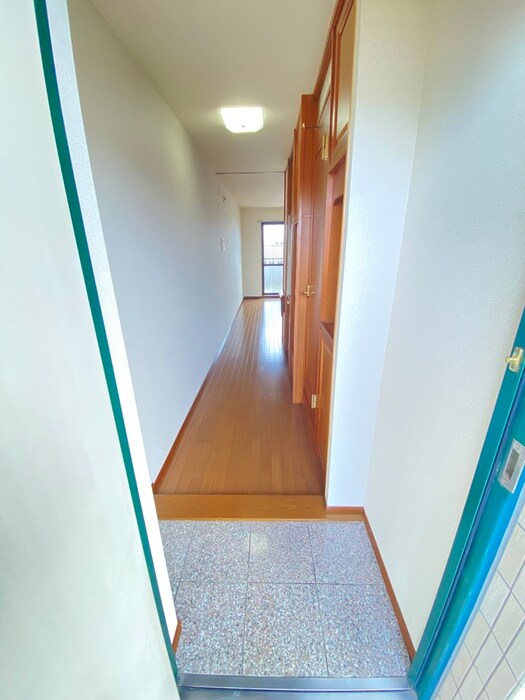 物件内観写真7　(玄関)