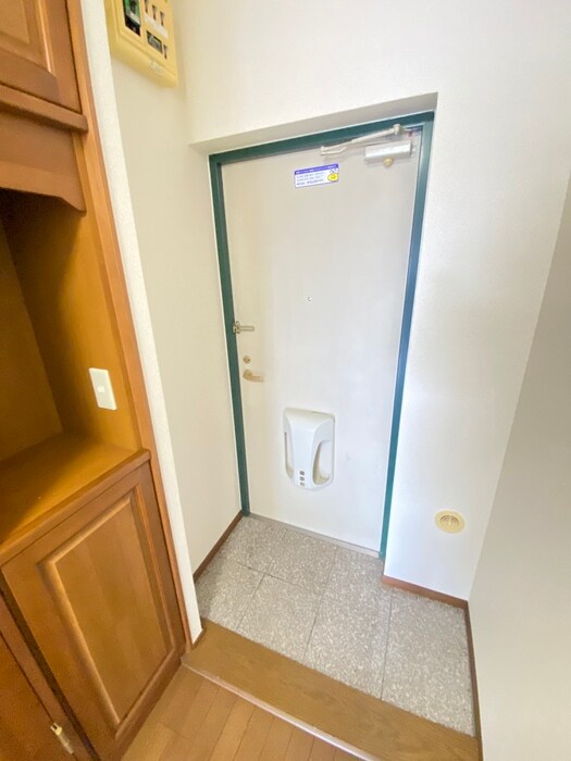 物件内観写真8　(玄関)