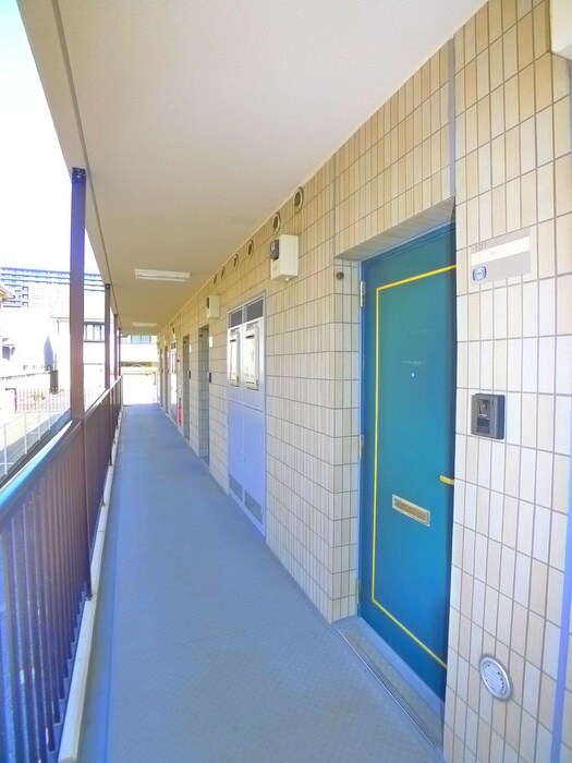 物件外観写真6　(エントランス部分)