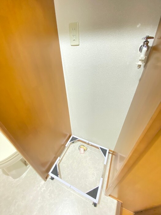 物件内観写真14　(洗濯機置場)