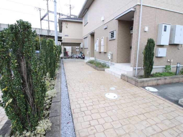 物件外観写真3　(エントランス部分)