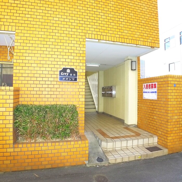 物件外観写真4　(エントランス部分)