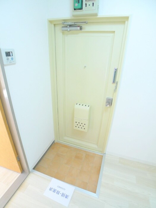 物件内観写真12　(玄関)