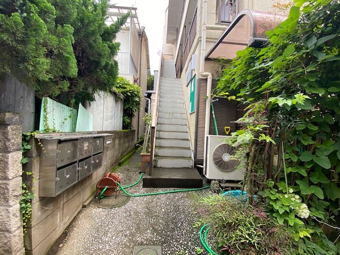 物件外観写真3　(エントランス部分)