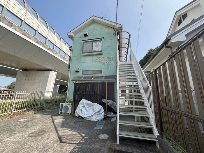 物件外観写真4　(エントランス部分)