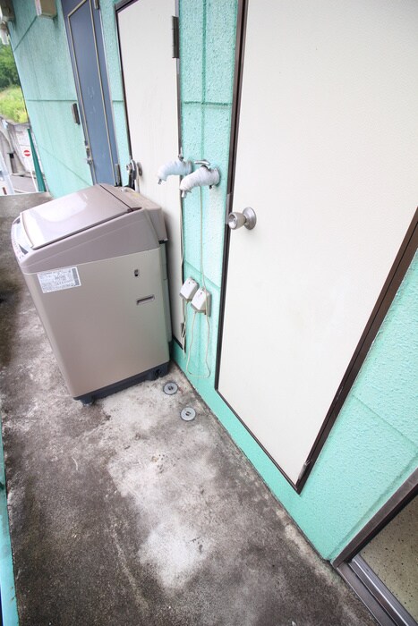 物件内観写真18　(洗濯機置場)