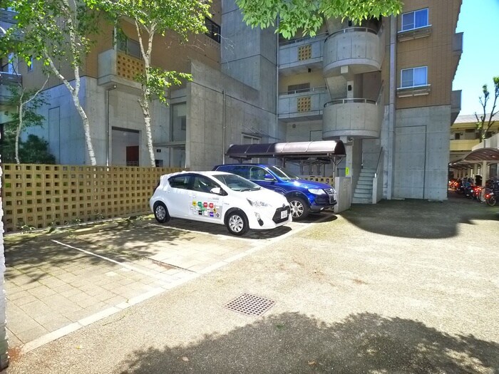 物件外観写真5　(駐車場)