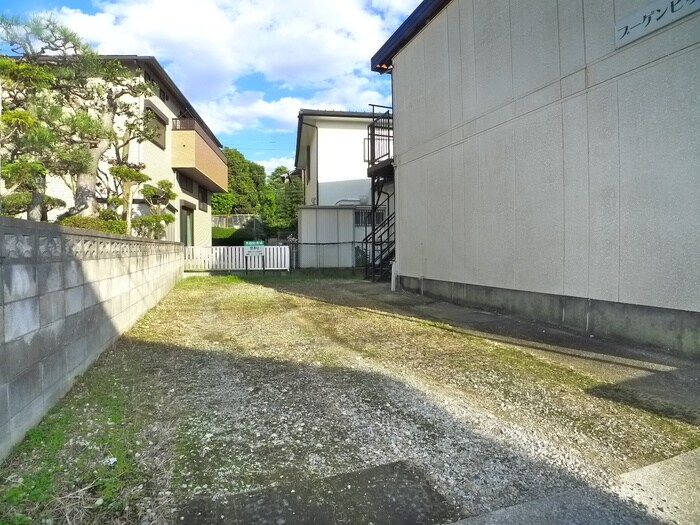 物件外観写真4　(駐車場)