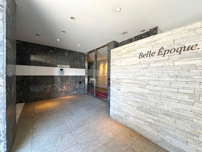 物件外観写真4　(エントランス部分)