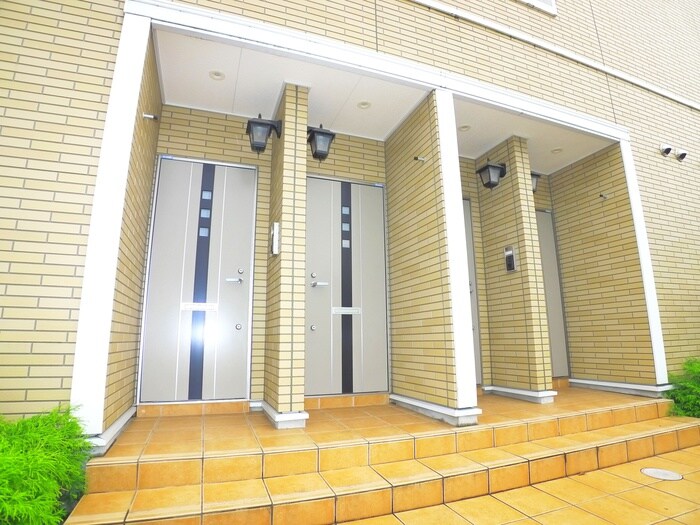 物件外観写真4　(エントランス部分)