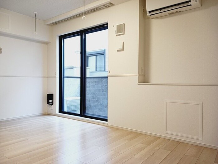 物件内観写真3　(室内からの展望)