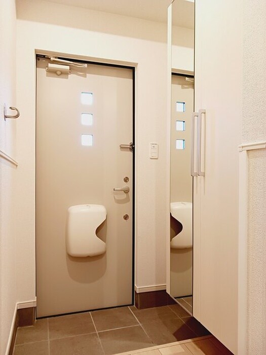 物件内観写真10　(玄関)