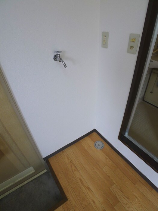 物件内観写真10　(洗濯機置場)