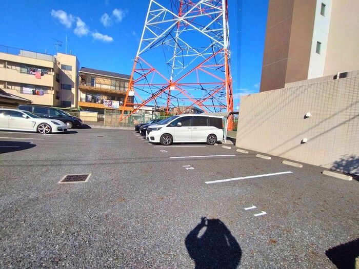 物件外観写真5　(駐車場)