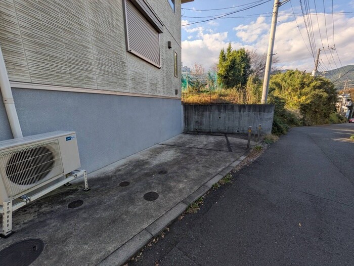 物件外観写真6　(駐車場)