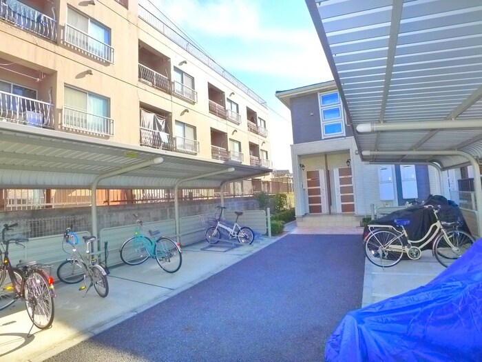 物件外観写真3　(駐輪場)