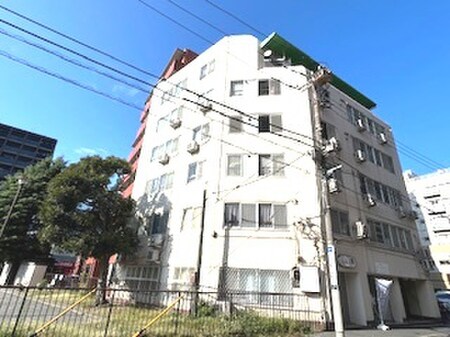 東和根岸ビル外観写真