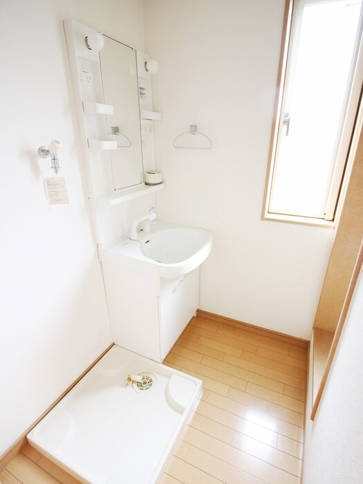 物件内観写真11　(洗濯機置場)