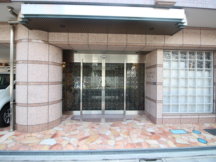 物件外観写真4　(エントランス部分)