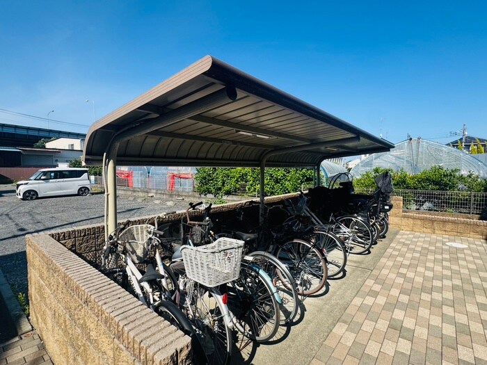 物件外観写真3　(駐輪場)