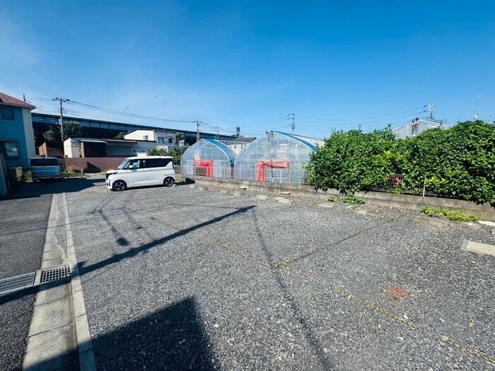 物件外観写真4　(駐車場)