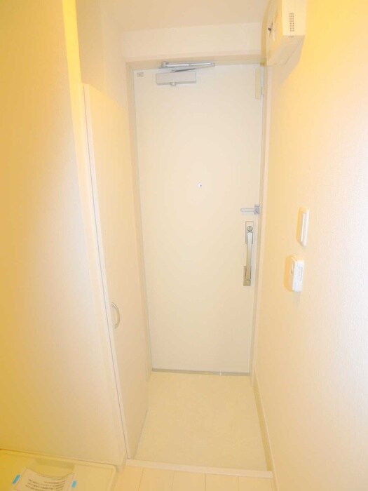 物件内観写真14　(玄関)