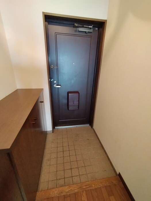 物件内観写真18　(玄関)