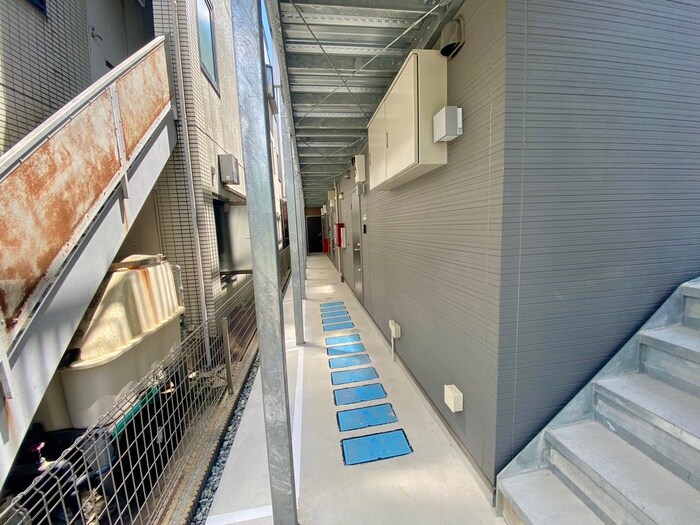 物件外観写真2　(エントランス部分)