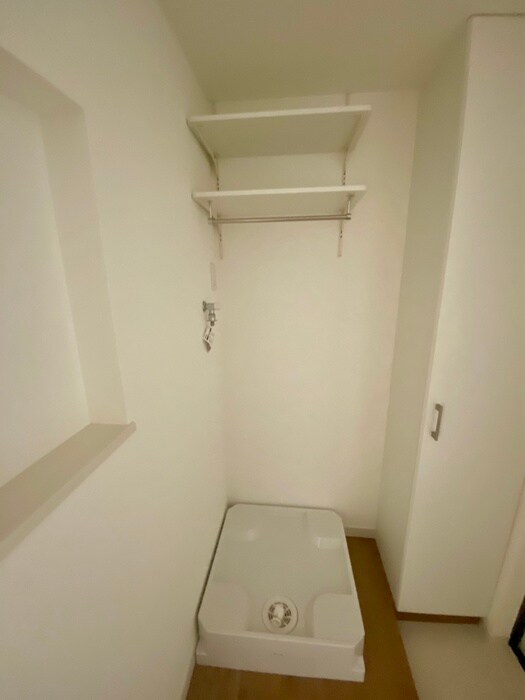 物件内観写真12　(洗濯機置場)