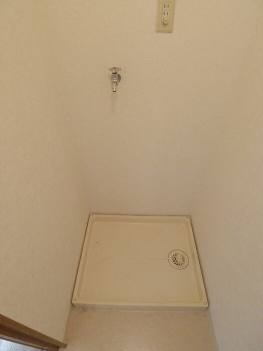 物件内観写真11　(洗濯機置場)