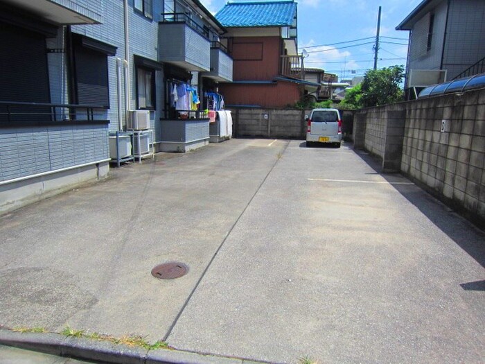 物件外観写真6　(駐車場)