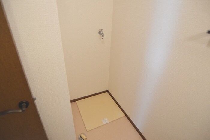 物件内観写真12　(洗濯機置場)