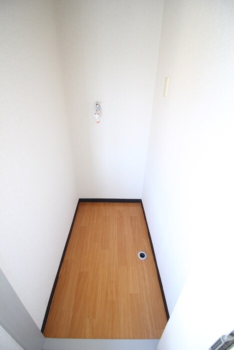 物件内観写真11　(洗濯機置場)