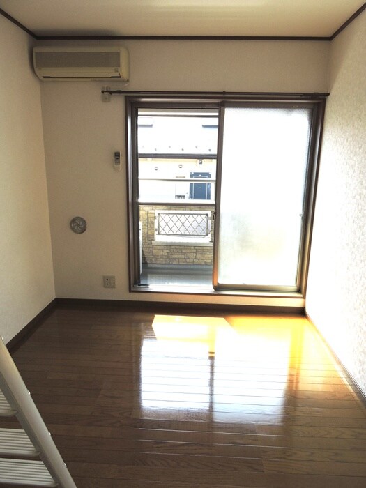 物件内観写真6　(室内からの展望)