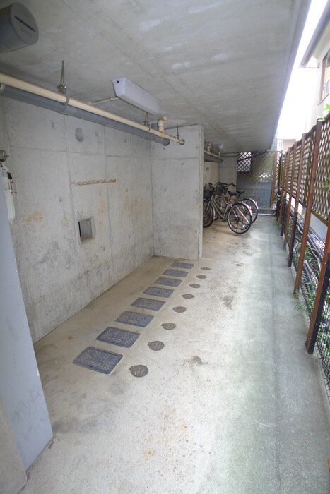 物件外観写真4　(駐輪場)