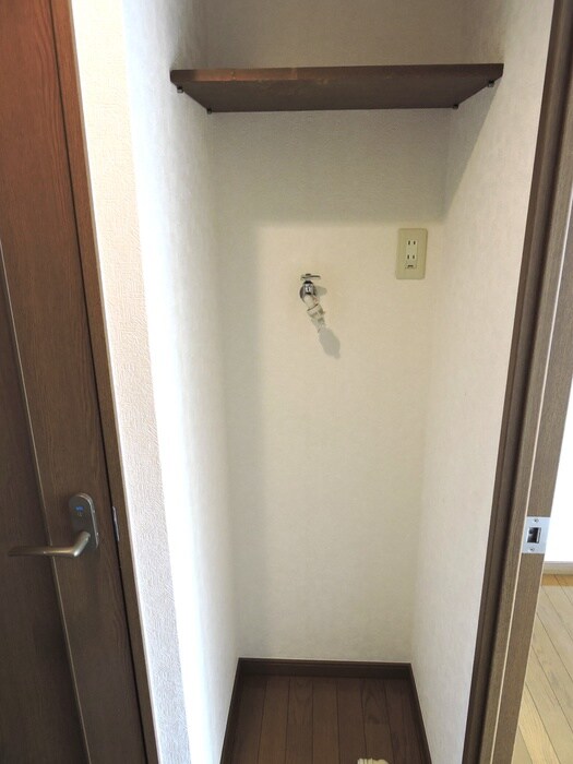 物件内観写真17　(洗濯機置場)