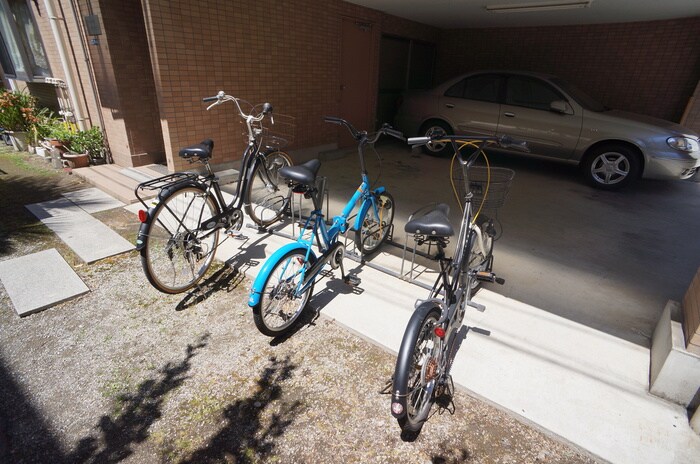 物件外観写真4　(駐輪場)