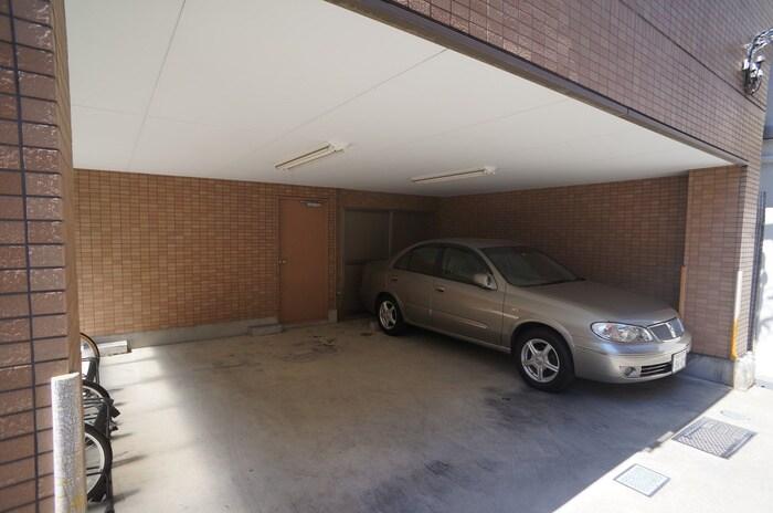 物件外観写真5　(駐車場)