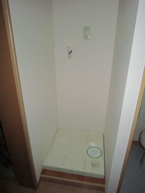 物件内観写真13　(洗濯機置場)