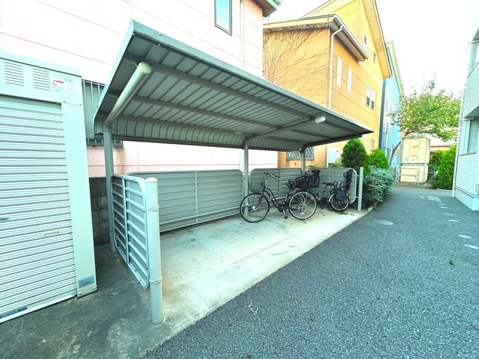 物件外観写真3　(駐輪場)