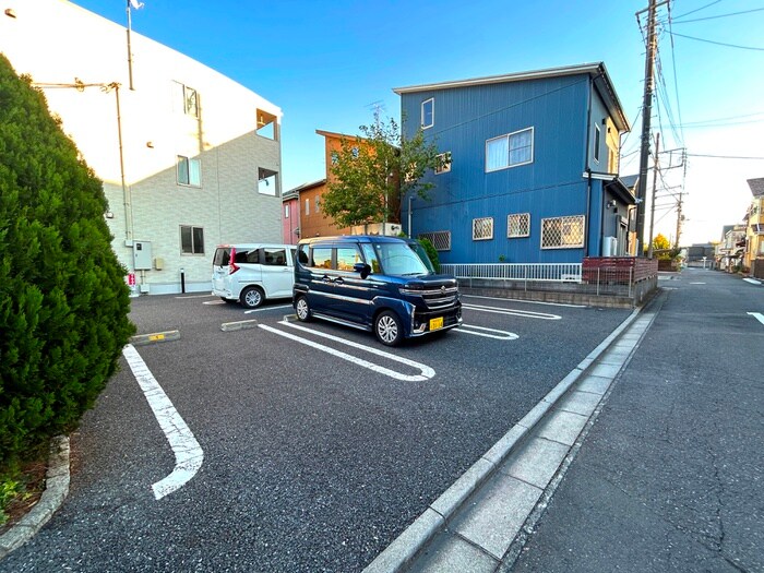 物件外観写真4　(駐車場)