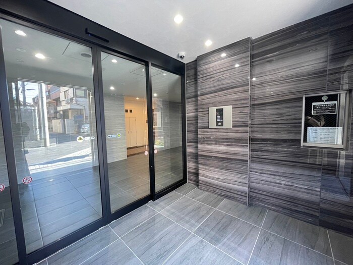 物件外観写真3　(エントランス部分)