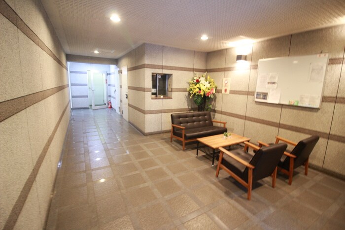 物件外観写真6　(エントランス部分)