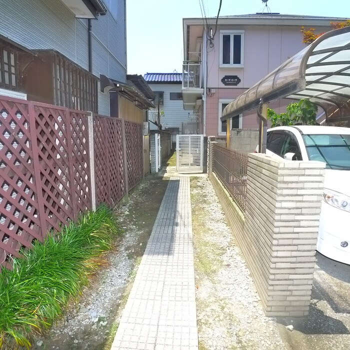 物件外観写真6　(エントランス部分)