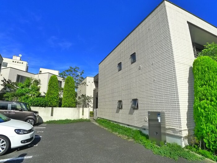 物件外観写真4　(駐車場)