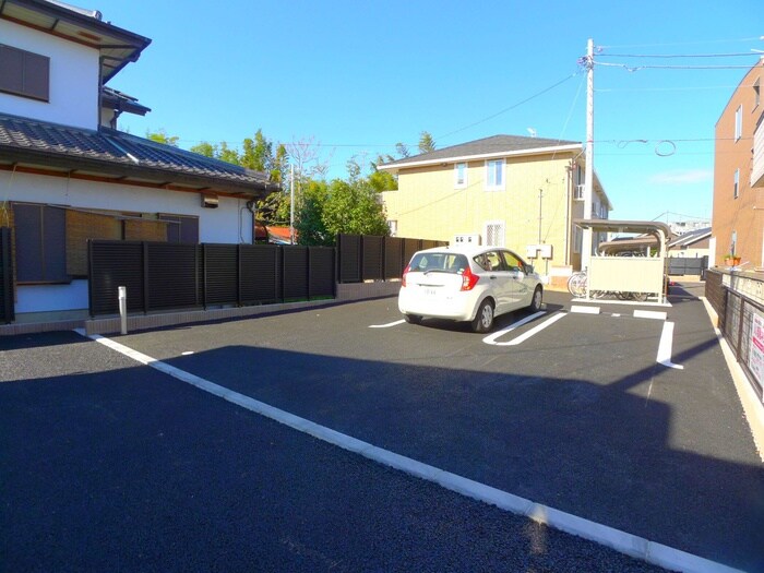 物件外観写真3　(駐車場)